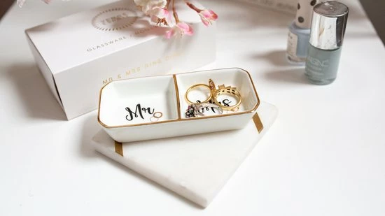 Beste Pirce β€οΈ Verre Esprit Mr En Mrs Sieradenhouder – 11.5 X 5.5 Cm – Keramische Dubbele Ringhouder - Inclusief Geschenkdoos π 9 Beste Pirce β€οΈ Verre Esprit Mr En Mrs Sieradenhouder – 11.5 X 5.5 Cm – Keramische Dubbele Ringhouder - Inclusief Geschenkdoos π - Afbeelding 7