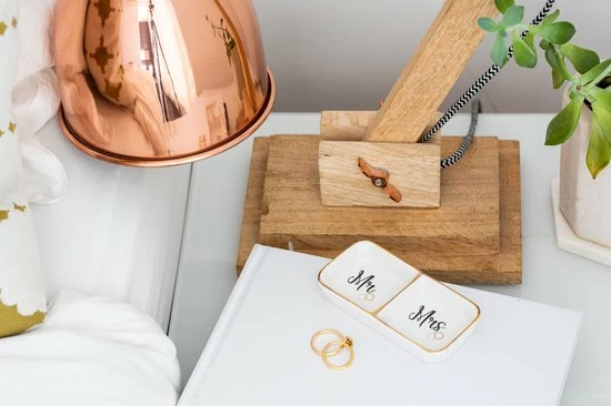 Beste Pirce β€οΈ Verre Esprit Mr En Mrs Sieradenhouder – 11.5 X 5.5 Cm – Keramische Dubbele Ringhouder - Inclusief Geschenkdoos π 6 Beste Pirce β€οΈ Verre Esprit Mr En Mrs Sieradenhouder – 11.5 X 5.5 Cm – Keramische Dubbele Ringhouder - Inclusief Geschenkdoos π - Afbeelding 4