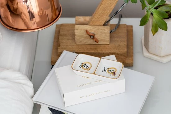 Beste Pirce β€οΈ Verre Esprit Mr En Mrs Sieradenhouder – 11.5 X 5.5 Cm – Keramische Dubbele Ringhouder - Inclusief Geschenkdoos π 7 Beste Pirce β€οΈ Verre Esprit Mr En Mrs Sieradenhouder – 11.5 X 5.5 Cm – Keramische Dubbele Ringhouder - Inclusief Geschenkdoos π - Afbeelding 5