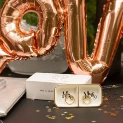 Beste Pirce β€οΈ Verre Esprit Mr En Mrs Sieradenhouder – 11.5 X 5.5 Cm – Keramische Dubbele Ringhouder - Inclusief Geschenkdoos π 17 Beste Pirce β€οΈ Verre Esprit Mr En Mrs Sieradenhouder – 11.5 X 5.5 Cm – Keramische Dubbele Ringhouder - Inclusief Geschenkdoos π -Sieraden-horloges Winkel 550x366 5