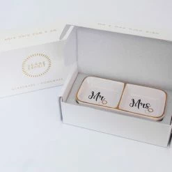 Beste Pirce β€οΈ Verre Esprit Mr En Mrs Sieradenhouder – 11.5 X 5.5 Cm – Keramische Dubbele Ringhouder - Inclusief Geschenkdoos π 12 Beste Pirce β€οΈ Verre Esprit Mr En Mrs Sieradenhouder – 11.5 X 5.5 Cm – Keramische Dubbele Ringhouder - Inclusief Geschenkdoos π -Sieraden-horloges Winkel 550x424