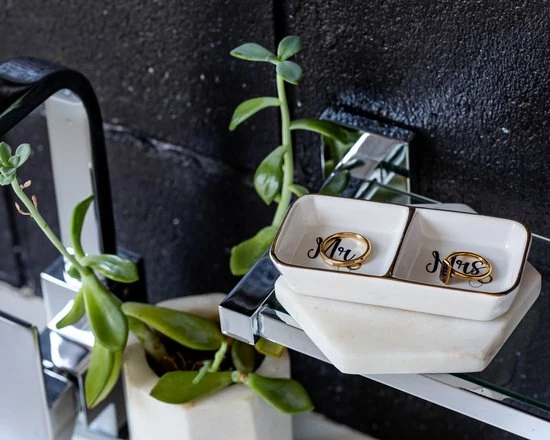 Beste Pirce β€οΈ Verre Esprit Mr En Mrs Sieradenhouder – 11.5 X 5.5 Cm – Keramische Dubbele Ringhouder - Inclusief Geschenkdoos π 8 Beste Pirce β€οΈ Verre Esprit Mr En Mrs Sieradenhouder – 11.5 X 5.5 Cm – Keramische Dubbele Ringhouder - Inclusief Geschenkdoos π - Afbeelding 6