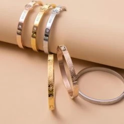 Goedkoop 😀 Lucardi - Dames Guess Stalen Roseplated Bangle 4G Logo - Staal - Armband - Cadeau - Stijlvol - Zilverkleurig 🥰 -Sieraden-horloges Winkel 550x483 4