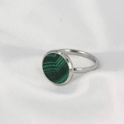 Beste Verkoop π My Bendel - Ring Zilver - Met Groene Malachiet Steen - My Bendel - De Aderen In Deze Groene Stenen Ring Geven De Ring Een Levendige En Warme Uitstraling - Met Luxe Cadeauverpakking π 10 Beste Verkoop π My Bendel - Ring Zilver - Met Groene Malachiet Steen - My Bendel - De Aderen In Deze Groene Stenen Ring Geven De Ring Een Levendige En Warme Uitstraling - Met Luxe Cadeauverpakking π -Sieraden-horloges Winkel 550x528 1