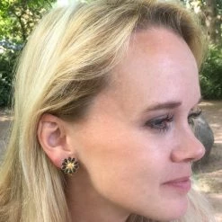 Aanbiedingen β Clip Oorbellen-Madelief-Zwart-2 Cm- Goudkleurig-geen Gaatje-Charme Bijoux π 10 Aanbiedingen β Clip Oorbellen-Madelief-Zwart-2 Cm- Goudkleurig-geen Gaatje-Charme Bijoux π -Sieraden-horloges Winkel 550x550 240