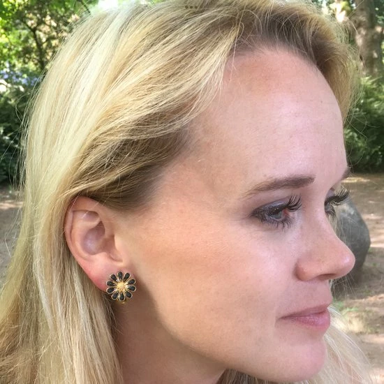 Aanbiedingen β Clip Oorbellen-Madelief-Zwart-2 Cm- Goudkleurig-geen Gaatje-Charme Bijoux π 6 Aanbiedingen β Clip Oorbellen-Madelief-Zwart-2 Cm- Goudkleurig-geen Gaatje-Charme Bijoux π - Afbeelding 4