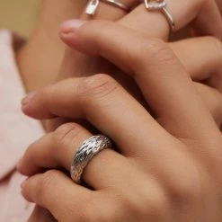 Beste Verkoop π Selected Jewels Léna Dames Ring Zilver - Zilverkleurig - 19.25 Mm / Maat 60 π₯° 9 Beste Verkoop π Selected Jewels Léna Dames Ring Zilver - Zilverkleurig - 19.25 Mm / Maat 60 π₯° -Sieraden-horloges Winkel 550x550 32