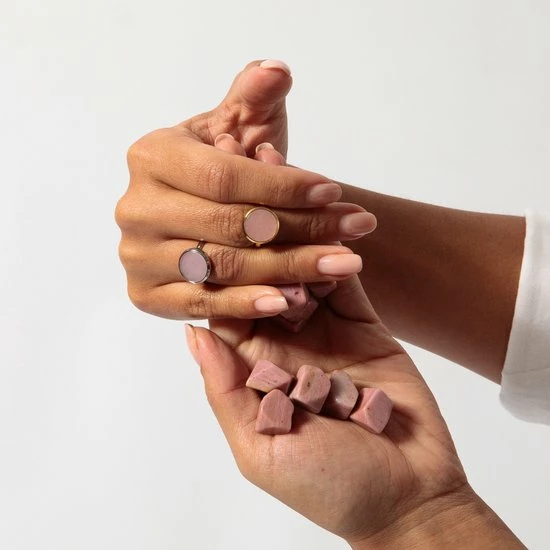 Groothandel π My Bendel - Ring Met Roze Rhodeniet Edelsteen - My Bendel - Ring Goud Met 12 Mm Ronde Roze Rhodeniet Edelsteen - Met Luxe Cadeauverpakking π₯° 6 Groothandel π My Bendel - Ring Met Roze Rhodeniet Edelsteen - My Bendel - Ring Goud Met 12 Mm Ronde Roze Rhodeniet Edelsteen - Met Luxe Cadeauverpakking π₯° - Afbeelding 4