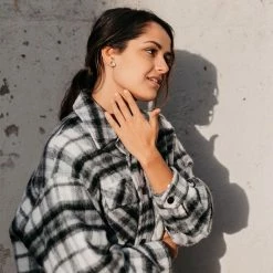 Korting 😉 Yolora Dames Oorbellen Hartje - Kalpa Camaka Kristallen - Zilverkleurig - 18K Witgoud Verguld - Vrouwen Oorknoppen Zilver - Oorknopjes - Sieraden - Luxe Giftbox - Geschenkdoos - Cadeau Doos - Mooie Cadeauverpakking- Exclusieve Geschenkverpakking 🛒 -Sieraden-horloges Winkel 550x550 720