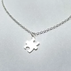 Begroting 🧨 GoedeDoelen.Shop | Ketting Puzzelstuk | Autisme Awareness Ketting | Ketting Autisme | Autism Necklace | Autisme Bewustwording | Statement Ketting | Statement Necklace | Puzzelstukje | Jigsaw | Wellness-House 🔔