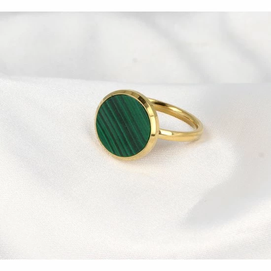 Groothandel 🧨 My Bendel - Ring Goud - Met Groene Malachiet Steen - My Bendel - De Aderen In Deze Groene Ring Geven De Ring Een Levendige En Warme Uitstraling - Met Luxe Cadeauverpakking ✔️ 4 Groothandel 🧨 My Bendel - Ring Goud - Met Groene Malachiet Steen - My Bendel - De Aderen In Deze Groene Ring Geven De Ring Een Levendige En Warme Uitstraling - Met Luxe Cadeauverpakking ✔️ - Afbeelding 2