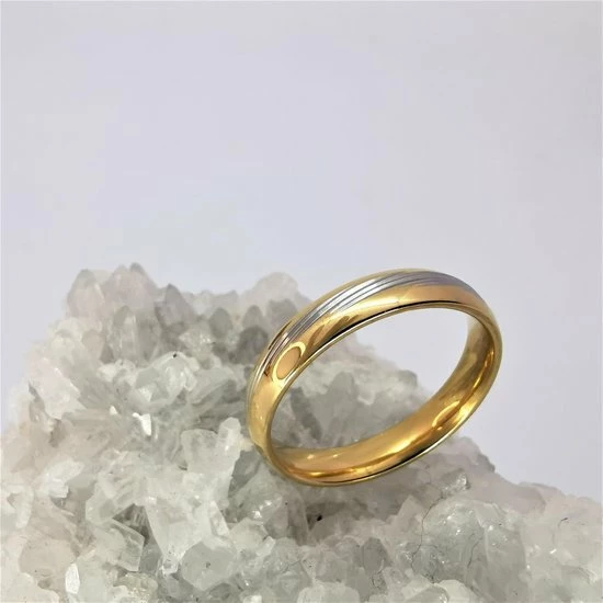 Gloednieuw β Lili 41 Edelstaal Goudkleur Ring Met Zilver Schuinstreep In Midden, Deze Ring Is Tijdloze Stijl, In Maat 19 π 5 Gloednieuw β Lili 41 Edelstaal Goudkleur Ring Met Zilver Schuinstreep In Midden, Deze Ring Is Tijdloze Stijl, In Maat 19 π - Afbeelding 3