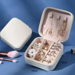 Hete verkoop π Jealie Kleine Sieradendoos - Juwelendoos - Sieradenhouder - Opbergbox - PU Leer - Ritssluiting - Compact - Travel - Reizen - Dames/Meisjes - Wit - Creme π 7 Hete verkoop π Jealie Kleine Sieradendoos - Juwelendoos - Sieradenhouder - Opbergbox - PU Leer - Ritssluiting - Compact - Travel - Reizen - Dames/Meisjes - Wit - Creme π -Sieraden-horloges Winkel 550x665