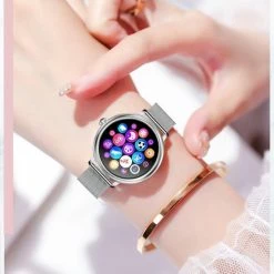 Nieuw 🎉 Belesy® CHARMING - Smartwatch Dames - Horloge - 1.3 Inch - Kleurenscherm - Stappenteller - Bloeddruk - Hartslag - Maak Je Eigen ⌚ Watchfaces - Staal – Zwart 🛒 -Sieraden-horloges Winkel 550x690