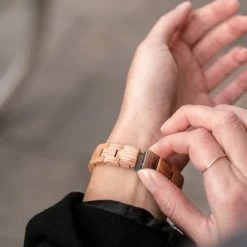 Groothandel ⭐ HOT&TOT | Oaklyn - Houten Horloge Voor Dames - Eikenhout - 32mm - Zilver 🤩 14 Groothandel ⭐ HOT&TOT | Oaklyn - Houten Horloge Voor Dames - Eikenhout - 32mm - Zilver 🤩 -Sieraden-horloges Winkel 550x770 1